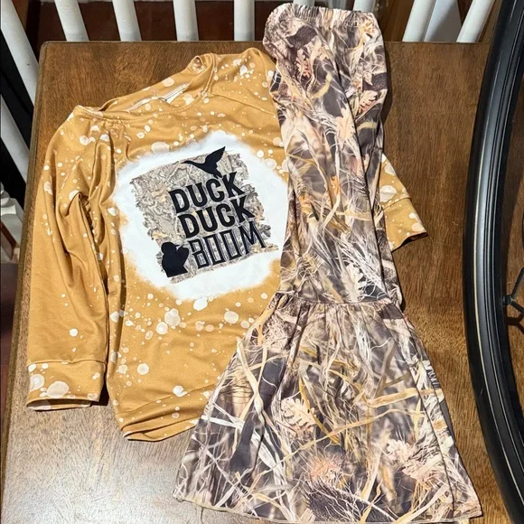 Boutique Toddler set Duck 🦆 Boom Splatter Tee with Camouflage flare pants - Picture 4 of 4